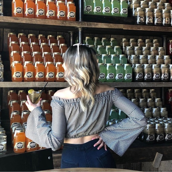 Gingham Bell Sleeve Crop Too - Picture 4 of 4